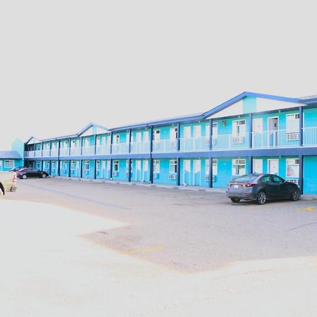 Empire Inn & Suites Penhold Exterior foto